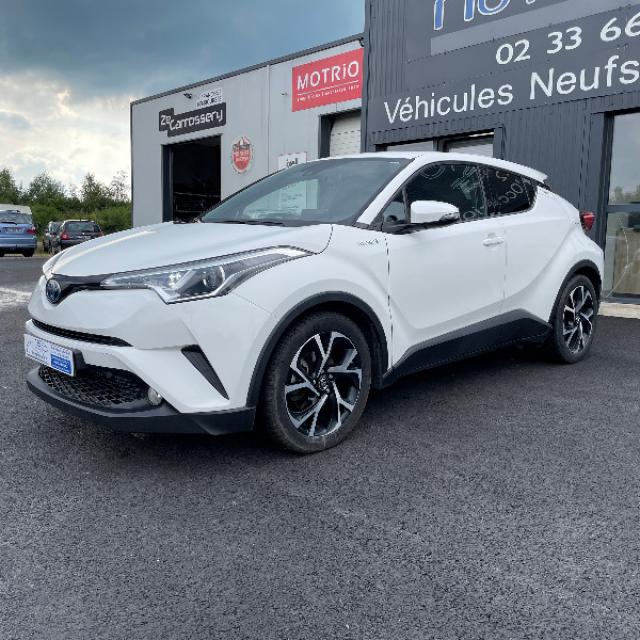 TOYOTA C-HR 122H GRAPHIC 2WD E-CVT RC18 